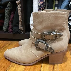 Forever21 beige ankle boots size 7.5